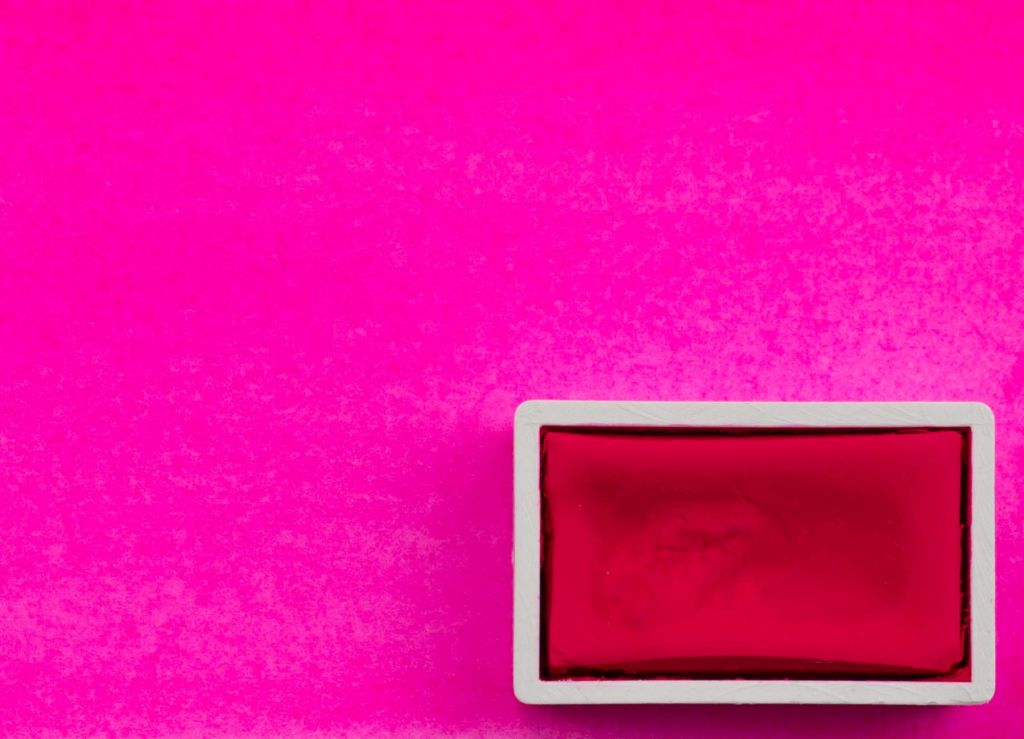 Fluorescent Pigment Magenta Red (plast, 3 x 1,8 x 1 cm)