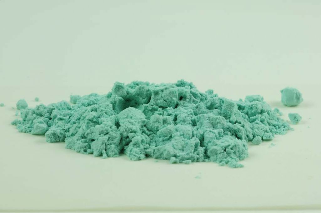 Barevné sklo, tmavě zelené, průhledné, mletí 1, 100 g