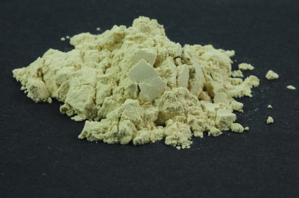 Barevné sklo, středně jantarové, průhledné, mletí 1, 1 kg