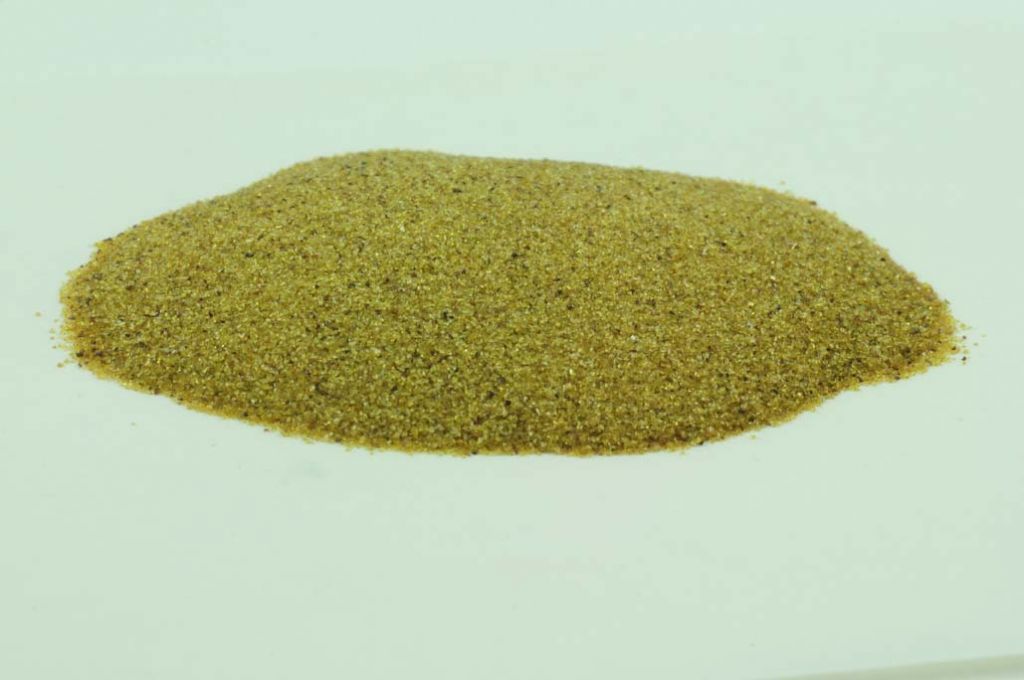 Barevné sklo, středně jantarové, průhledné, mletí 5, 1 kg