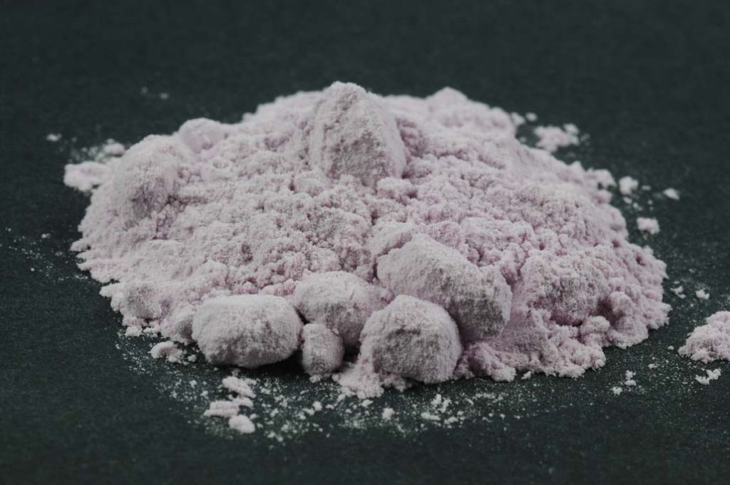 Barevné sklo, ametyst načervenalé, průhledné, mletí 1, 1 kg