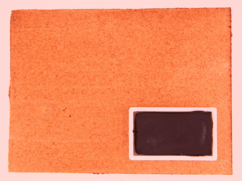 Translucent Red medium (plast, 3 x 1,8 x 1 cm)