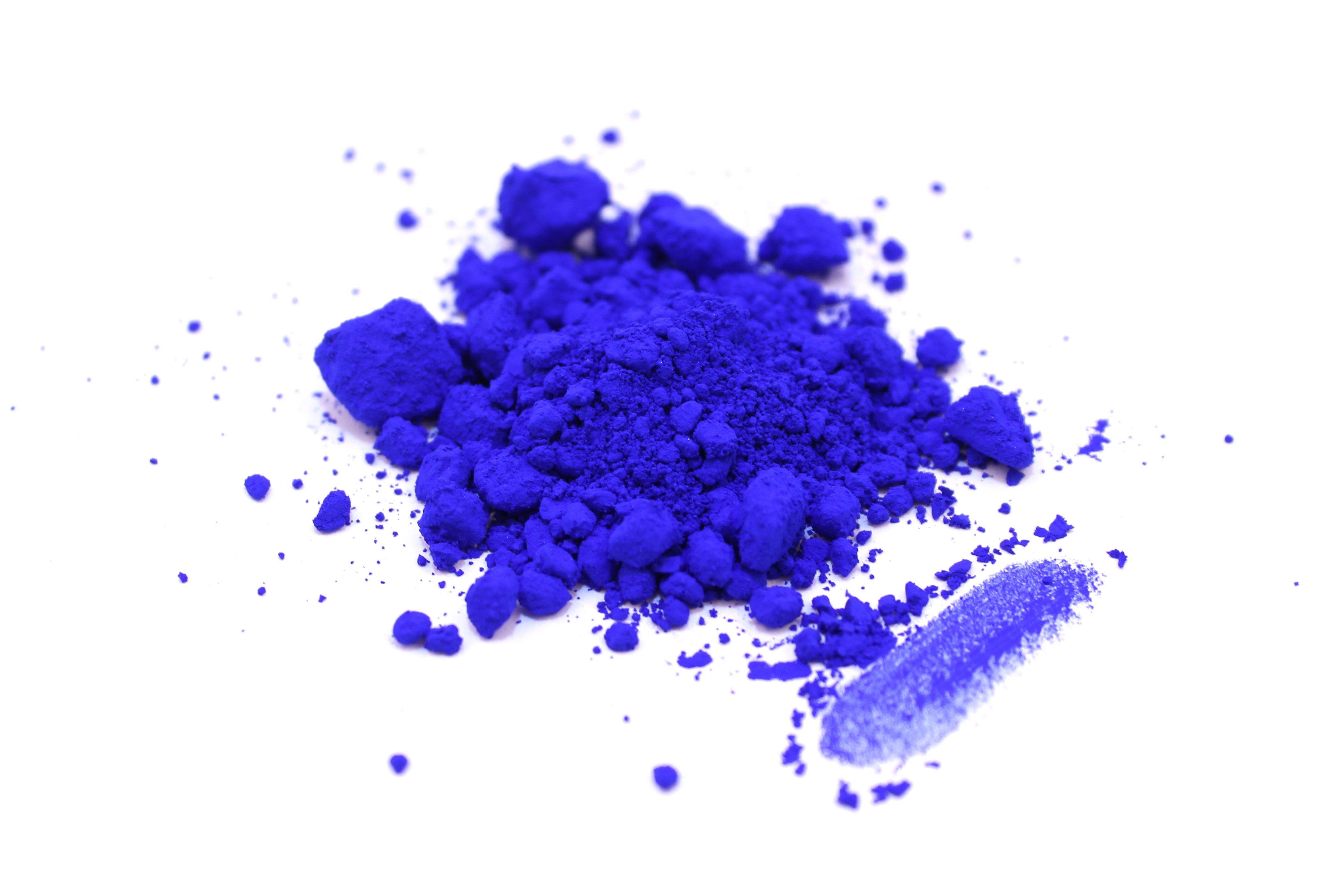 ultramarínová modř pigment